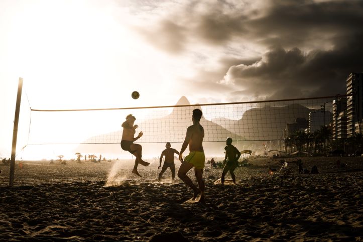 how to become a professional beach volleyball player